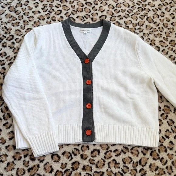 Elegant White Cardigan with Gray Trim and Red Buttons - Picture 1 of 2